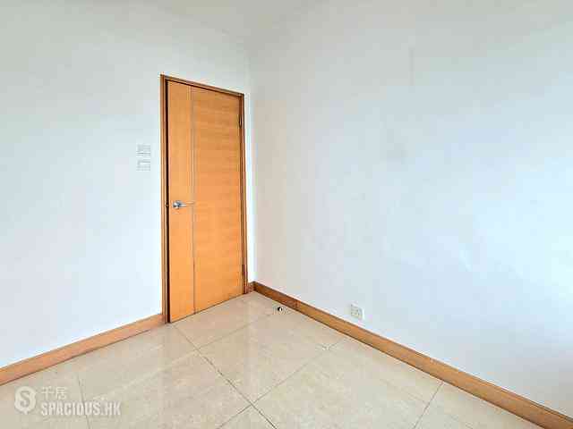 Tung Chung - Coastal Skyline Phase 3 La Rossa Block B (Block 8) 19