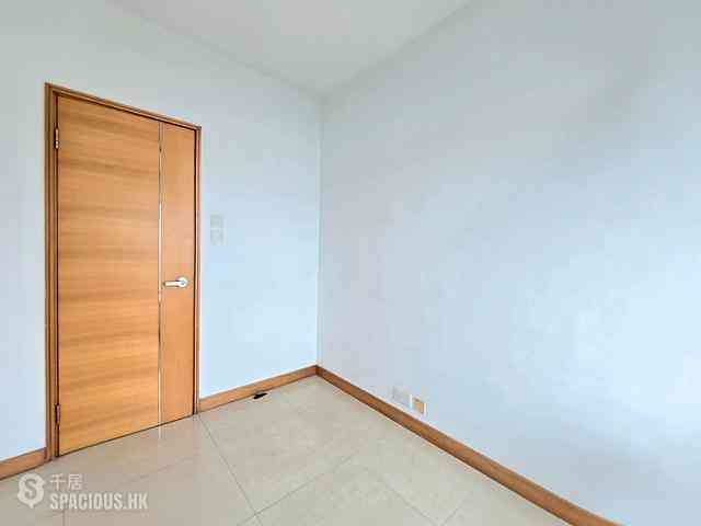 Tung Chung - Coastal Skyline Phase 3 La Rossa Block B (Block 8) 17