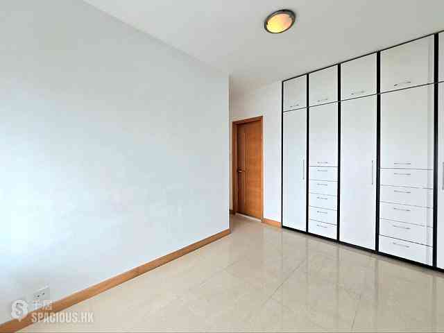 Tung Chung - Coastal Skyline Phase 3 La Rossa Block B (Block 8) 21