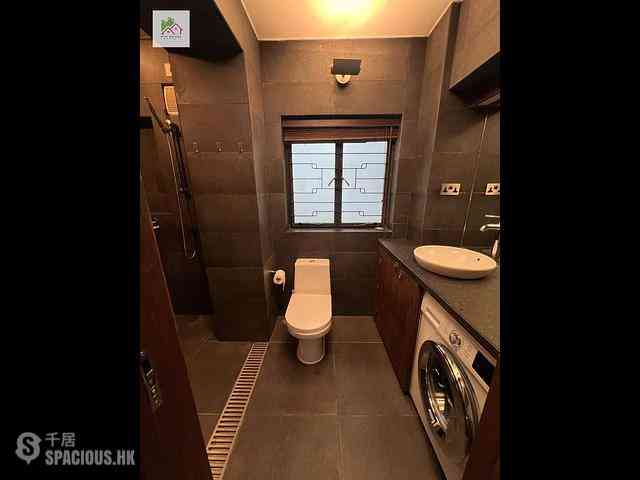 Sheung Wan - 243, Wing Lok Street 07