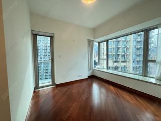 Wan Chai - The Avenue Phase 1 Block 5 02