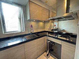 Wan Chai - The Avenue Phase 1 Block 5 06