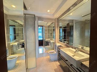 Wan Chai - The Avenue Phase 2 Block 2 07