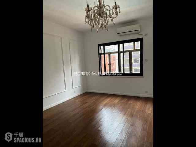 Mid Levels Central - Donnell Court 01