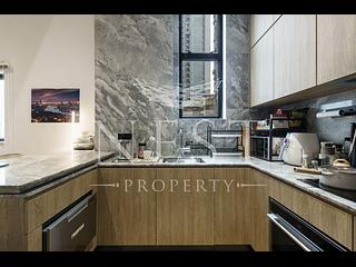 Sai Ying Pun - 111, High Street 03