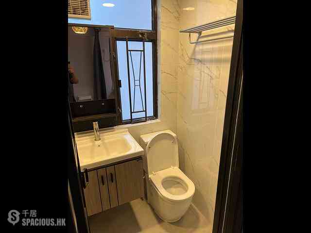 Kennedy Town - Hau Wo House 13