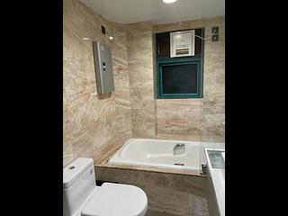 Mid Levels West - 80 Robinson Road 05