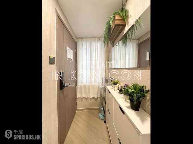 Mong Kok - Lee Kwan Building 09