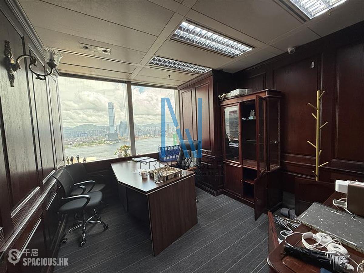Sheung Wan - Cosco Tower 01