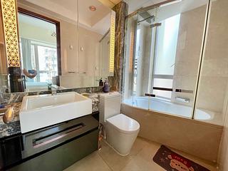Wan Chai - The Avenue Phase 2 Block 2 06