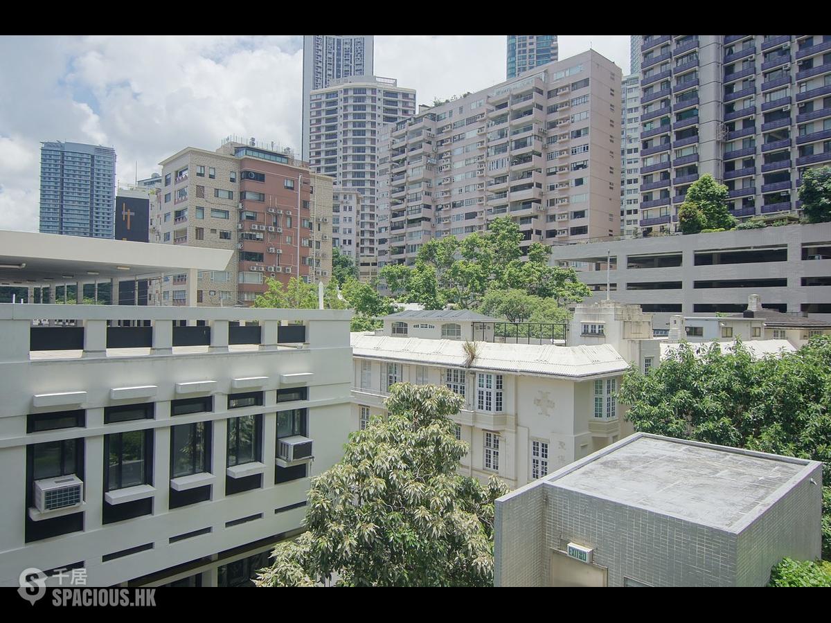 Central - The Royal Court 01