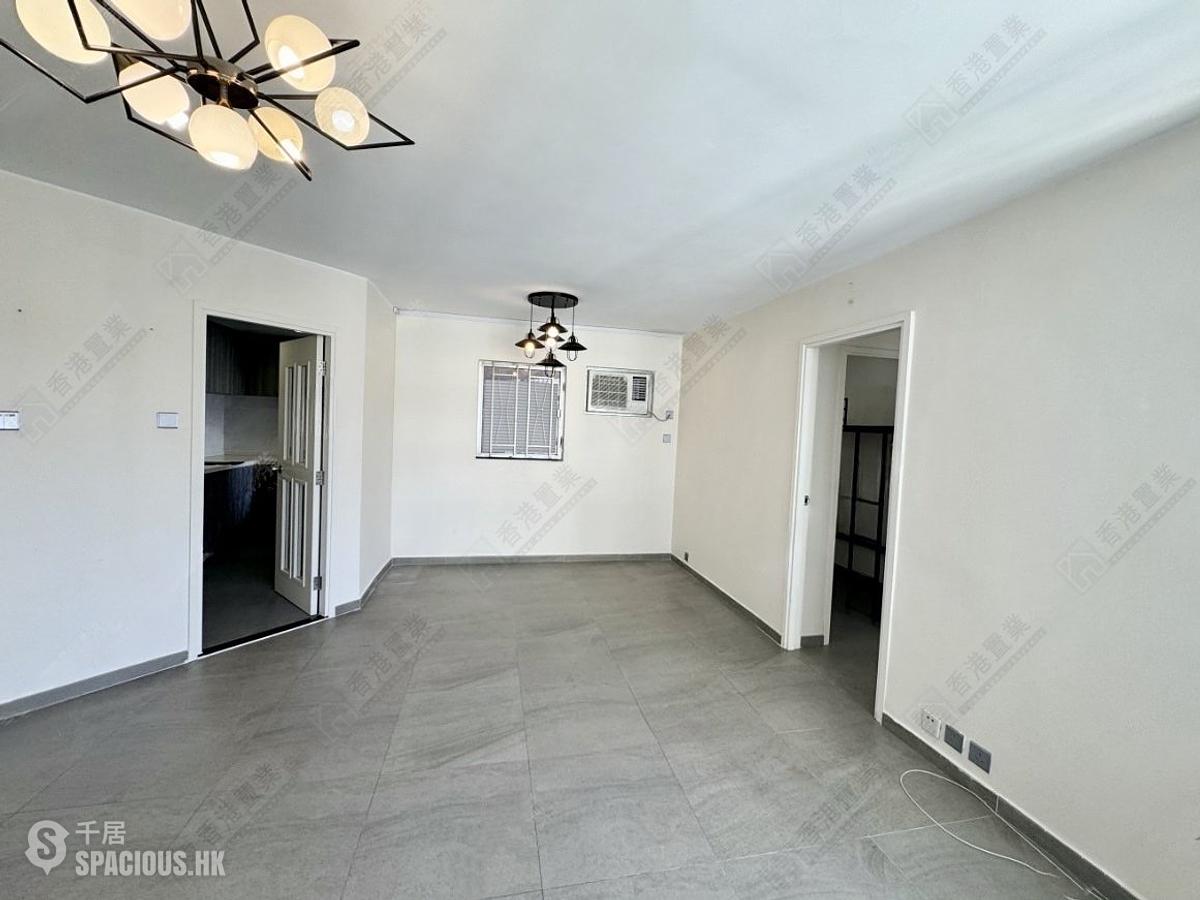 Ap Lei Chau - South Horizons Phase 2 Yee King Court (Block 8) 01