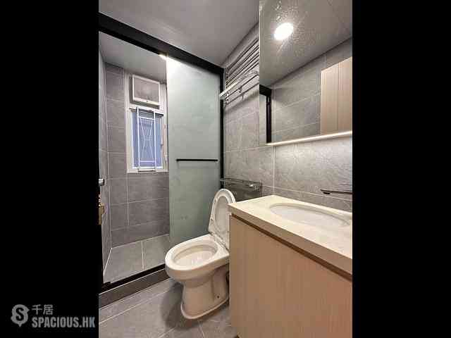 Wan Chai - King Tao Building 04
