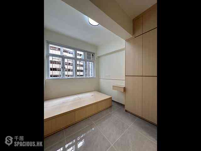 Wan Chai - King Tao Building 06