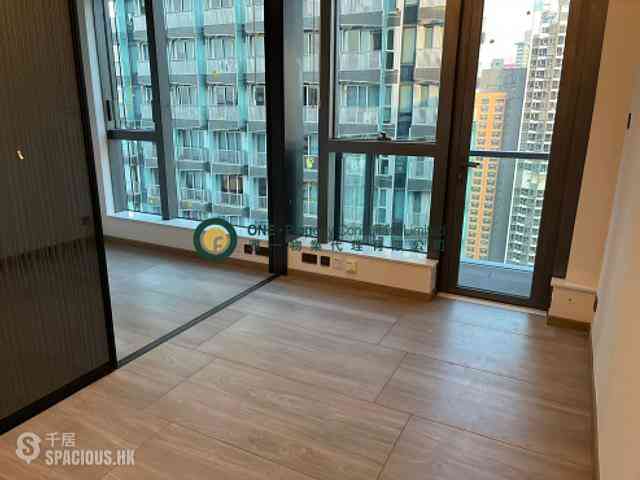Sai Ying Pun - Two・Artlane 01