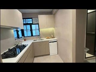 Mid Levels Central - Elegant Terrace Block 1 03