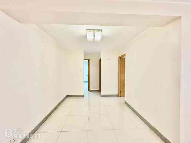 Wan Chai - Phoenix Court Block 4 02