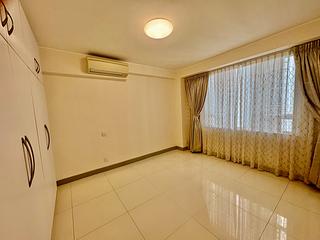 Wan Chai - Phoenix Court Block 4 04