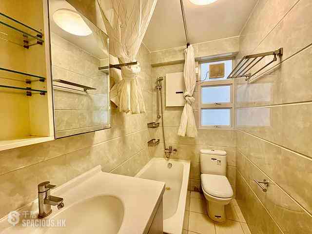 Wan Chai - Phoenix Court Block 4 07