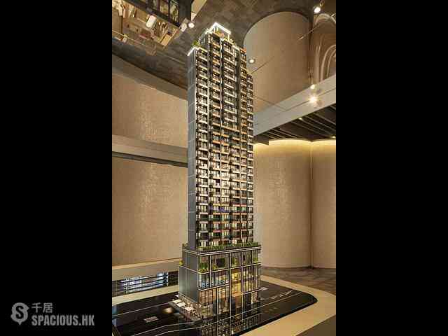 Sai Ying Pun - The Queens 01