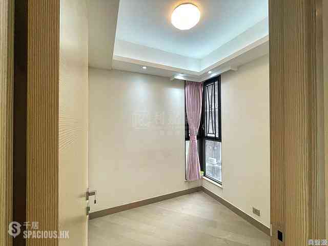 Tseung Kwan O - The Wings Ocean Wings Block 1 08