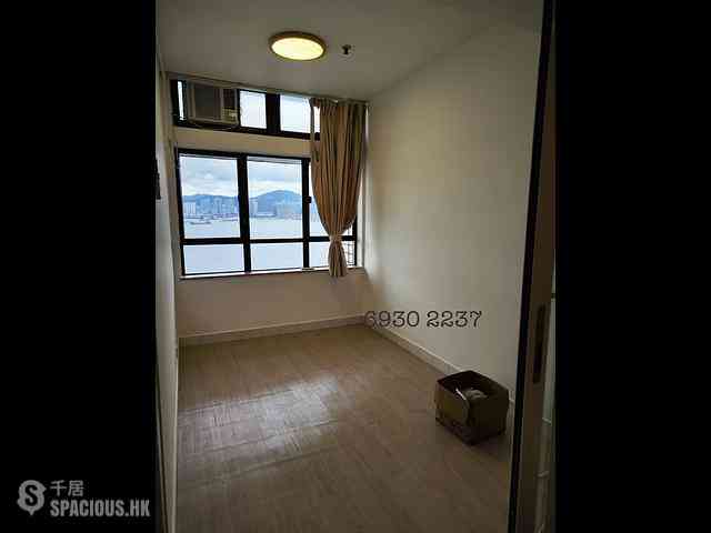 Sheung Wan - 76, Connaught Road West 04