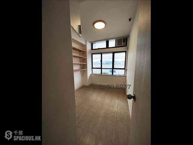 Sheung Wan - 76, Connaught Road West 05