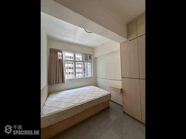 Wan Chai - King Tao Building 01