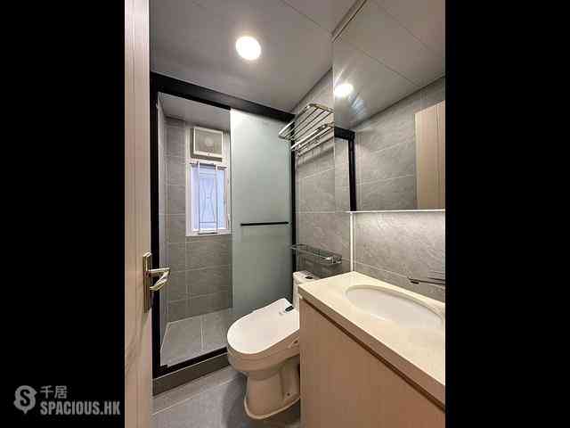 Wan Chai - King Tao Building 02
