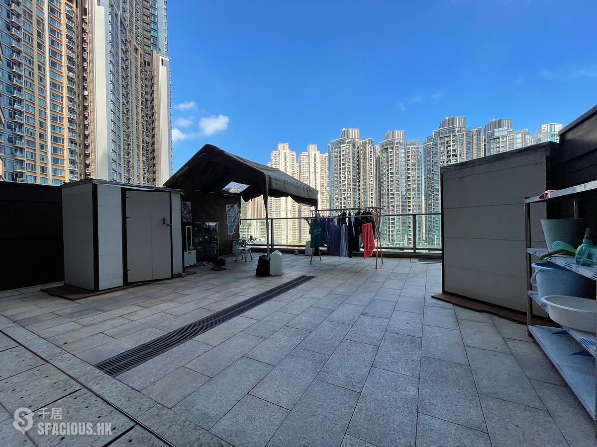 Tseung Kwan O - The Wings The Wings 01