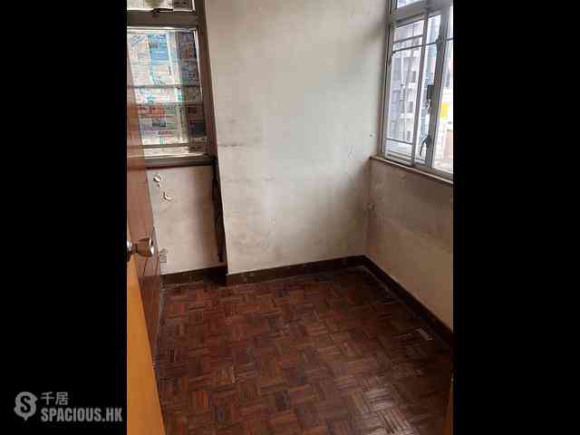 Wan Chai - Wing Shing Building 09