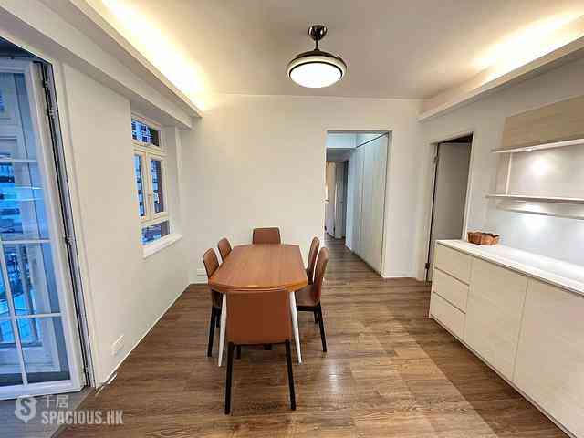 Mid Levels Central - Merry Court 01