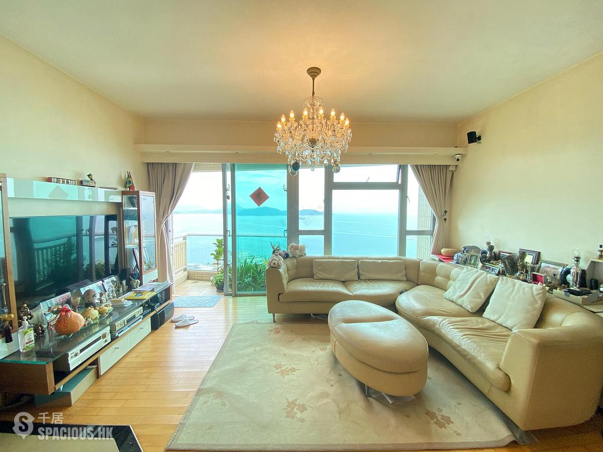 Pok Fu Lam - Villas Sorrento 01