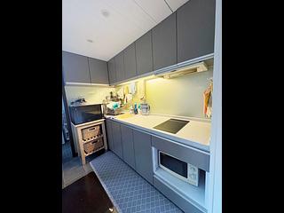 Shek Tong Tsui - 89-91, Hill Road 03