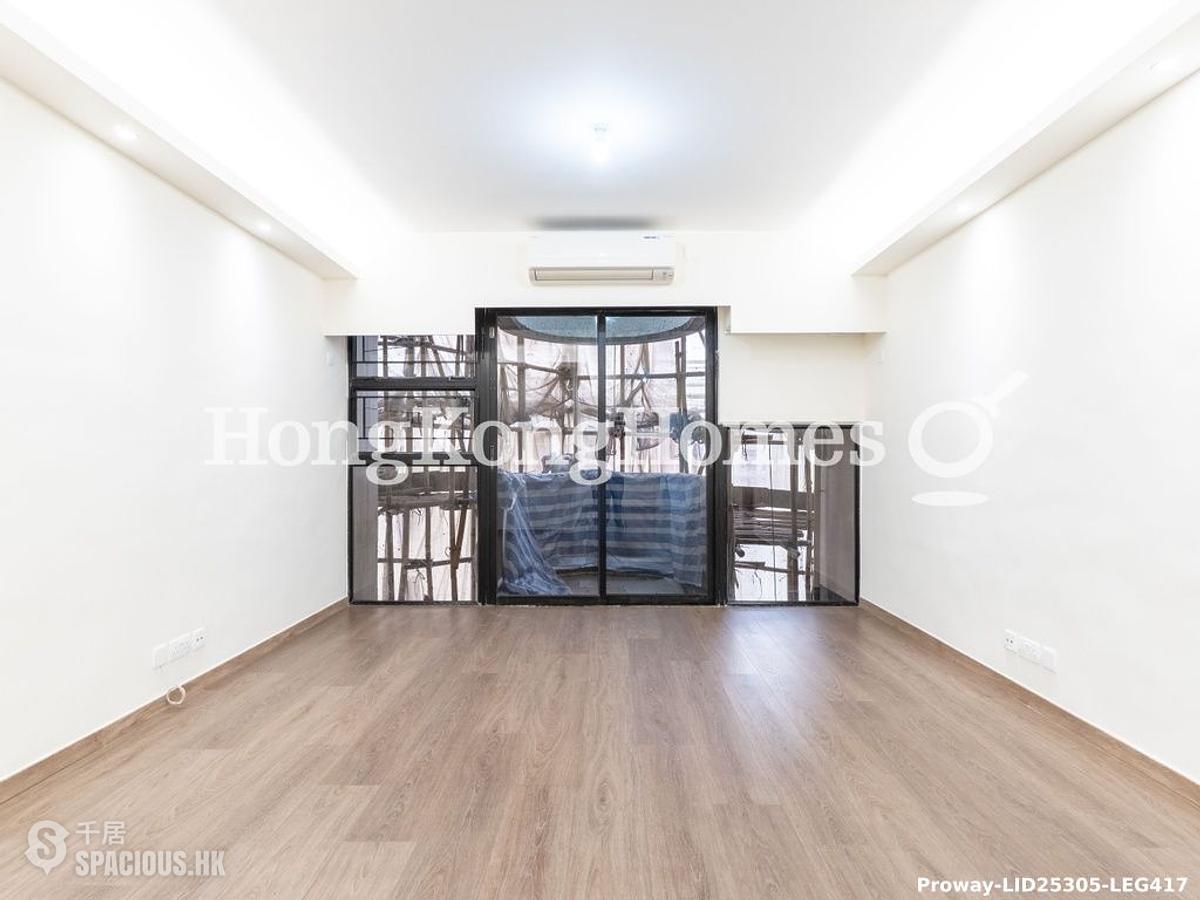 Mid Levels Central - Elegant Terrace 01