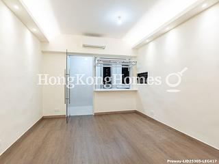Mid Levels Central - Elegant Terrace 04