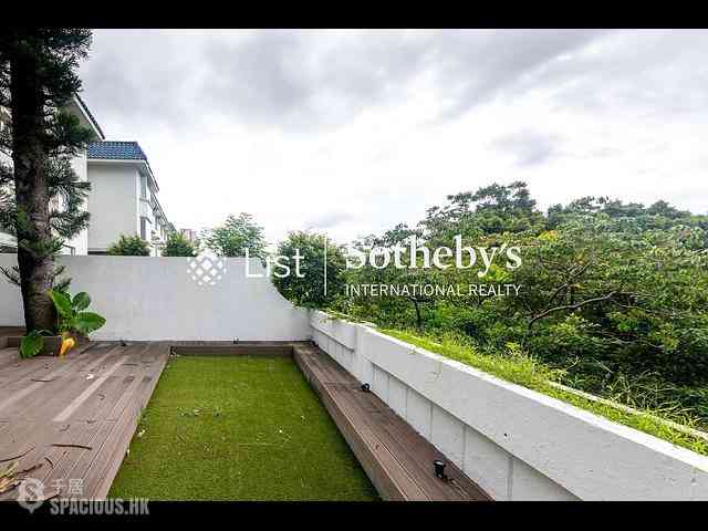 Stanley - Grosse Pointe Villa 01