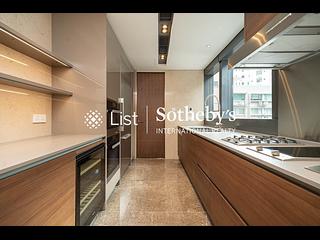 Mid Levels West - University Heights 12