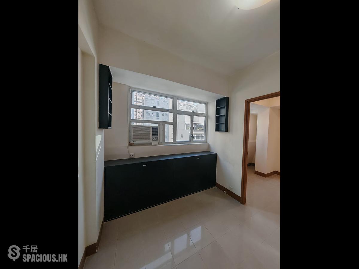 Wan Chai - Ko Wah Building(Go Wah Mansion) 01