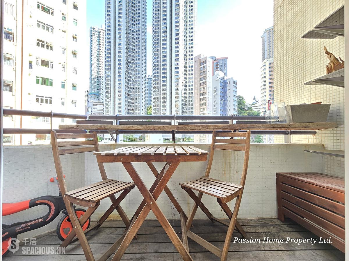 Tai Hang - Dragon Centre 01
