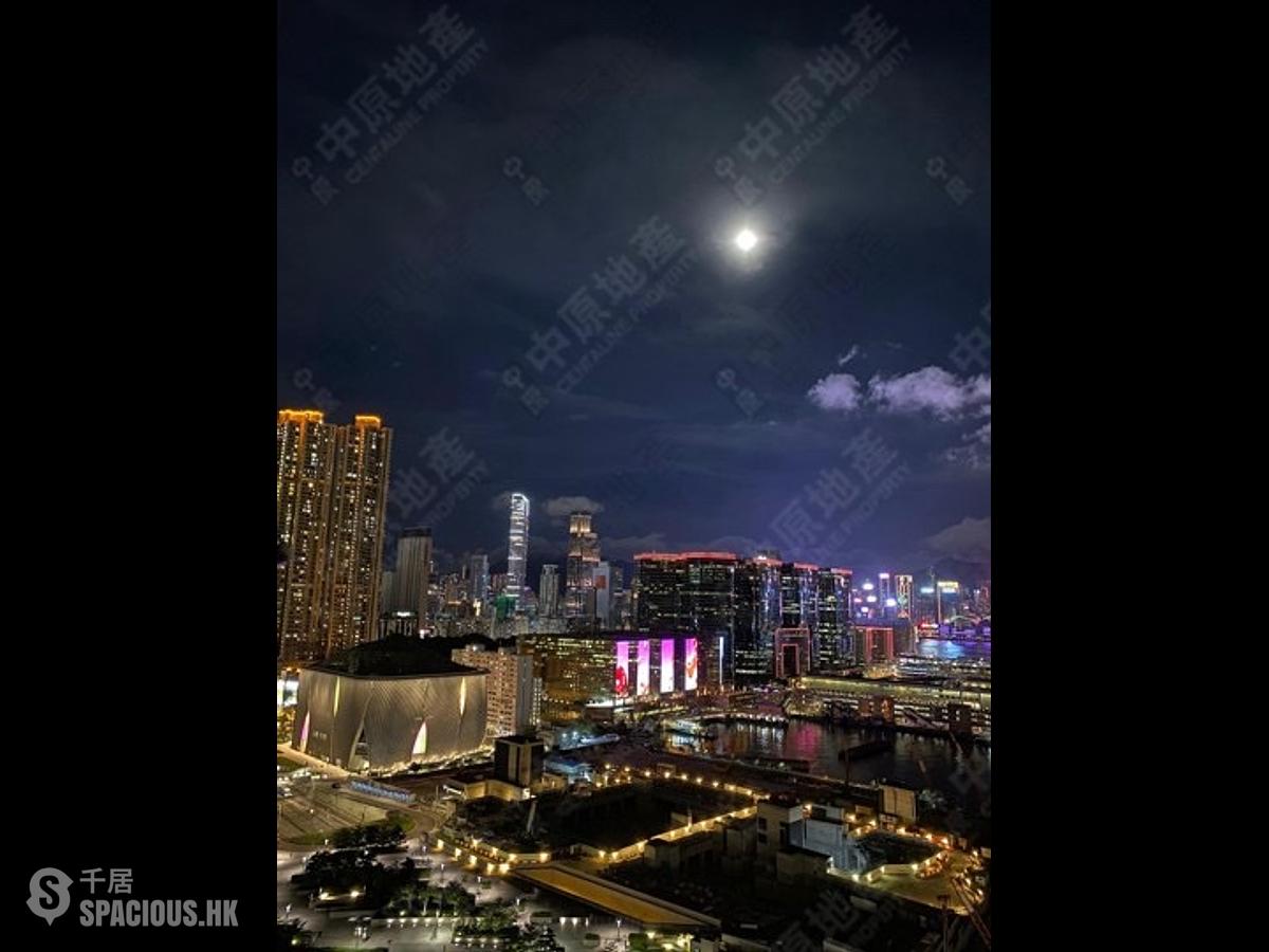 West Kowloon - The Arch Star Tower (Block 2) 01