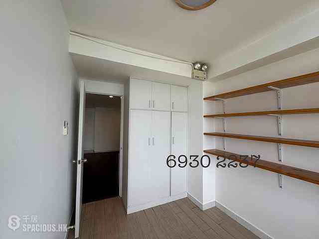 Sheung Wan - 76, Connaught Road West 02