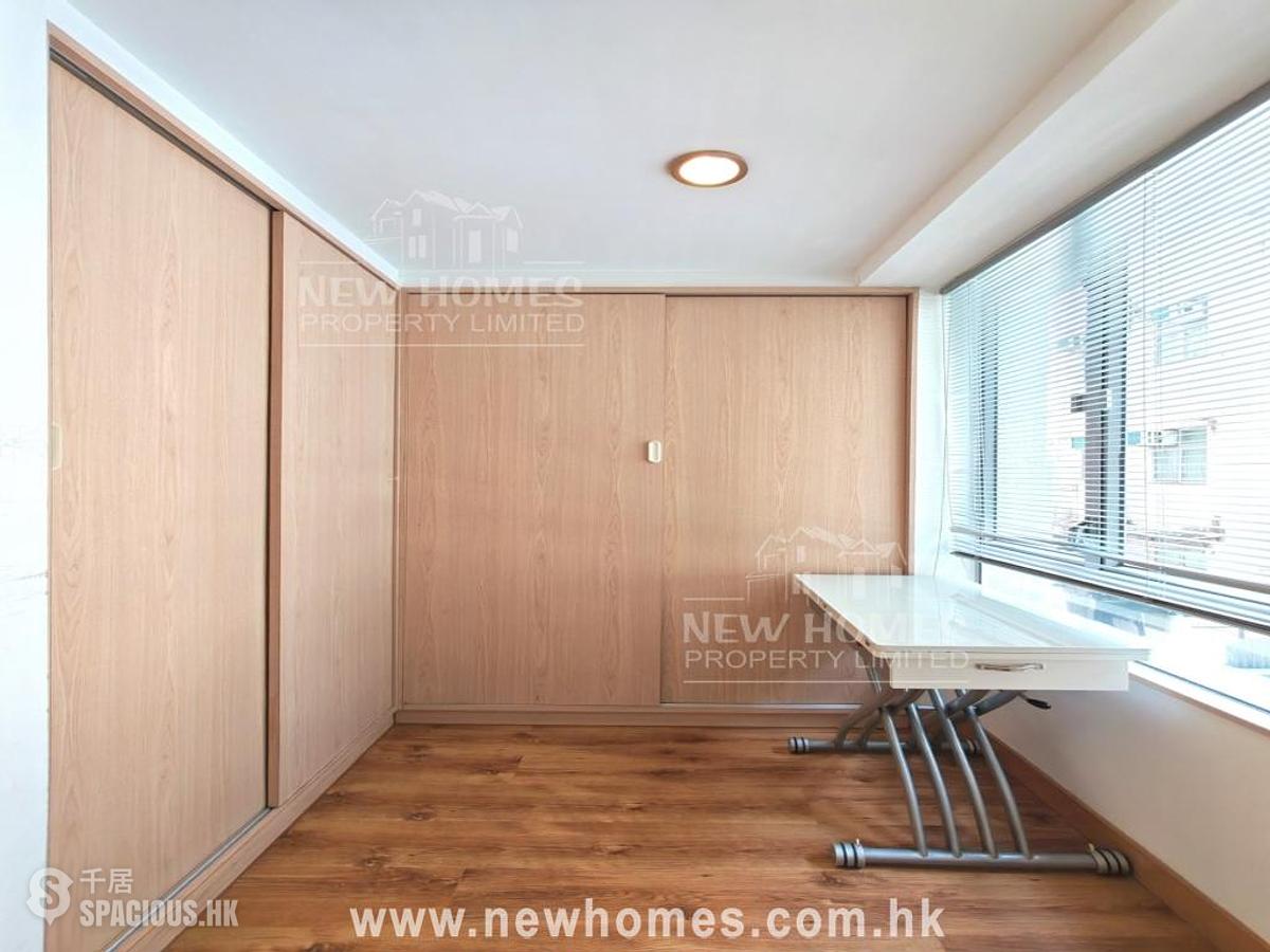 Happy Valley - Cheerful Court 01