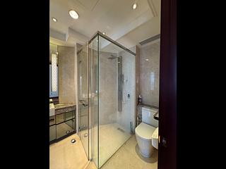 Wan Chai - The Avenue Phase 2 Block 3 07