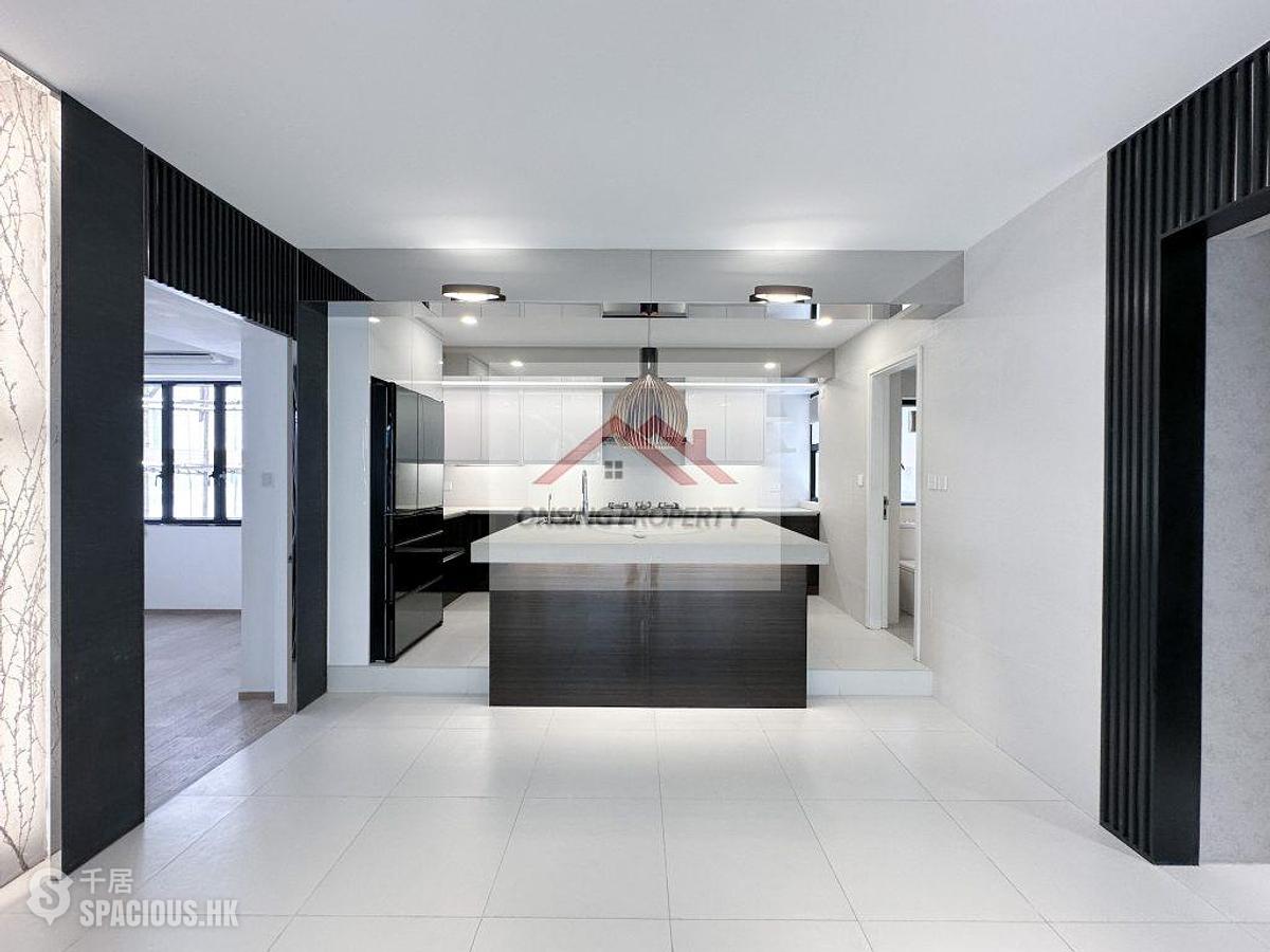 Mid Levels West - Peace Court 01