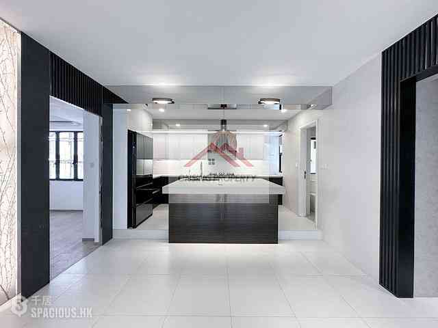 Mid Levels West - Peace Court 01