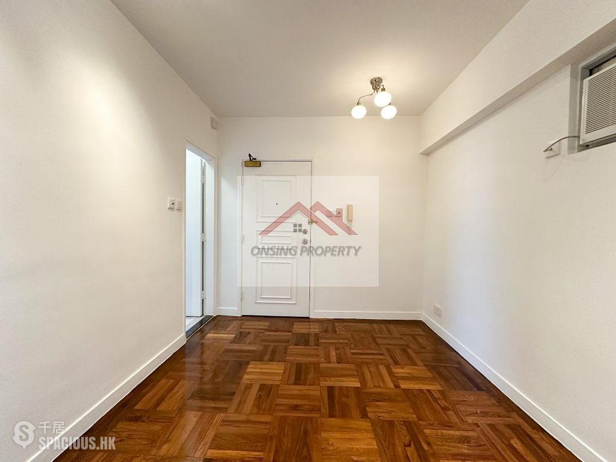 Mid Levels Central - Windsor Court 01