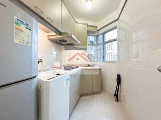 Mid Levels Central - Windsor Court 03
