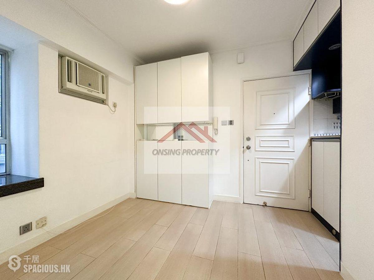 Mid Levels Central - Windsor Court 01