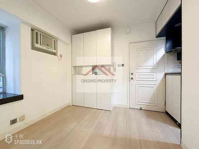 Mid Levels Central - Windsor Court 01